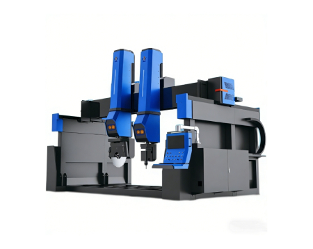 Двухосевой пятиосевой станок с ЧПУ в действии – распиловка и резьба мини-ванны.